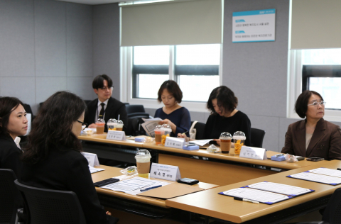 서울시정신건강복지센터와 서울사회복지공익법센터가 업무협약 간담회를 진행하고 있다