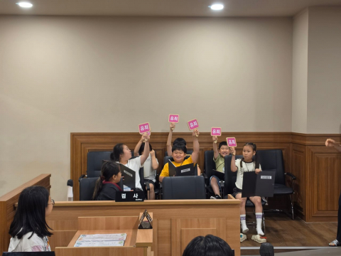 ‘2026 GKL과 함께하는 행복여행’ 아동 여행 프로그램에 참여한 보성종합사회복지관 지역아동센터 아동들이 광주 솔로몬로파크 법체험을 하고 있다(사진=보성종합사회복지관 지역아동센터