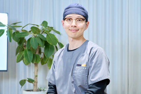 김동영 원장은 병원명에 담긴 의미도 소개했다. ‘김포베스트치과’의 ‘Best’는 ‘최선의 진료’와 ‘가장 행복한 결과’라는 두 가지 지향을 함축한 이름이며, 이 진료 철학이 이번 