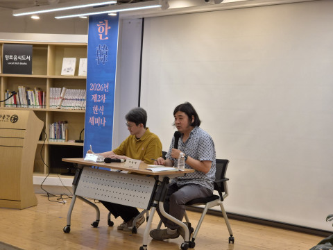 질의응답을 받고 있는 발표연사들