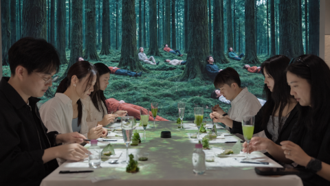 SECOND TASTE의 ‘Sensory Dining’ 현장. 미디어아트와 음식, 공간을 결합한 감각 경험을 선보였다