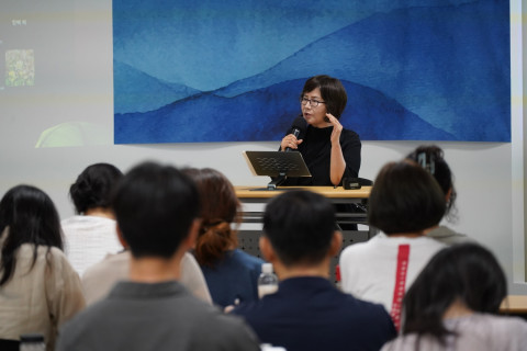 연구원에서 강의를 하고 있는 김리아 원장