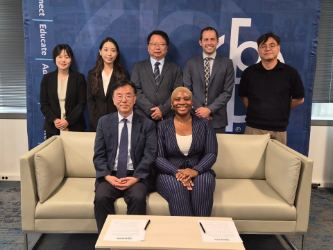 한국지방재정공제회 김종범 상임이사(앞줄 왼쪽)가 공제회 대표로 9월 1일(한국 시간) LOFA-GFOA 기관 간 MOU를 체결했다