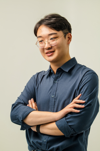 셈틀 오현우 대표이사(사진)는 대전동신과학고등학교를 조기 수료하고 KAIST 전산학부에 재학 중이다. 고등학교 시절 한글 기반 프로그래밍 언어 ‘훈민정음’을 설계·개발했다. 202