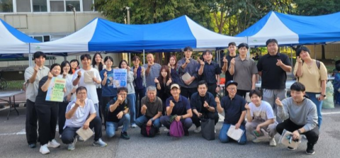 ‘2026 온동네 향기로운 나눔 축제’ 스포츠 나누리 봉사활동 참가자들이 기념 촬영을 하고 있다