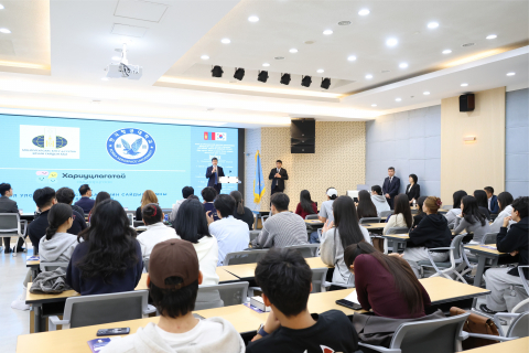 수키 수흐볼드(Sukhee Sukhbold) 주한 몽골대사가 한국항공대 몽골 유학생을 대상으로 격려를 하고 있다