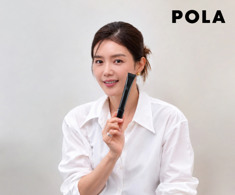 POLA B.A 아이존 크림과 함께한 배우 채정안(사진=POLA Korea)