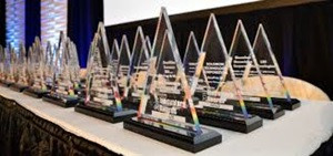 VISION SYSTEM DESIGN 2020 Innovators Awards 수상 및 해당 트로피