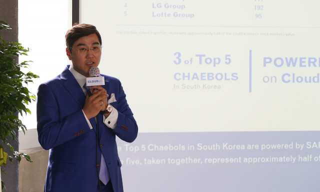 ‘코리아 론칭데이’에서 서피터 클라우드포씨 한국 지사장 겸 글로벌 부사장이 한국 시장 전략을 발표하고 있다