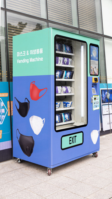 위생용품 전용 무인 자판기 좌측 모습