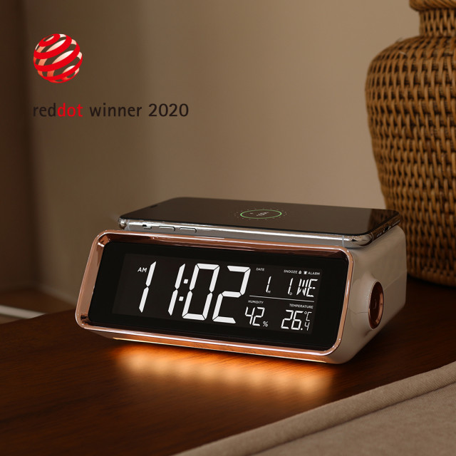 무아스가 무선 충전 시계 라인의 신제품인 올 뉴 스마트 무선충전 알람시계(Mooas All-New Smart Clock MC-W6)를 출시했다