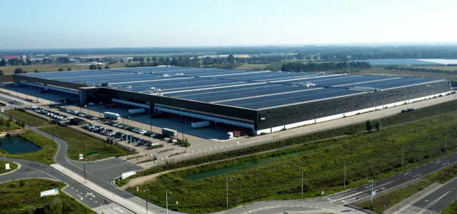 네덜란드 벤로에 있는 PVH 유럽 창고/물류 센터의 태양광 패널