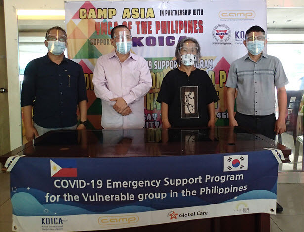 사단법인 캠프는 마닐라 빈민 지역 5000가구를 대상으로 위생 키트와 건강 키트를 배분했다