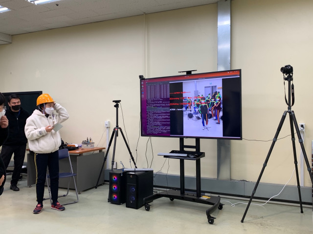 다산중학교에서 융기원 컴퓨터 비전 및 인공지능 연구실 김진평 박사 지도 아래 ‘인공지능과 영상 처리’ 자유학년제 진로체험 실습이 진행되고 있다