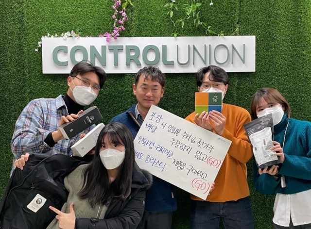 컨트롤유니온코리아 이수용 대표와 직원들