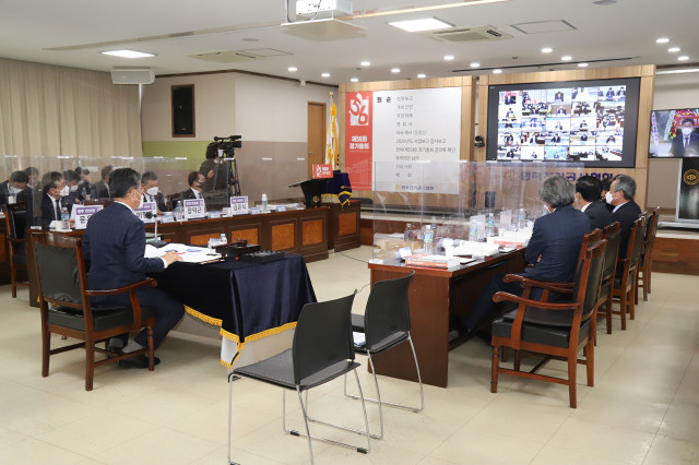 한국전기공사협회가 제56회 정기총회를 실시간 온라인 화상 시스템 방식으로 개최하고 서울 등촌동 사옥 매각 및 충북 오송 이전을 승인했다