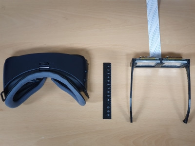 VR 디스플레이의 크기 비교. 왼쪽부터 기존 VR 헤드셋과 이병호 교수팀이 개발한 안경형 VR 디스플레이 프로토타입