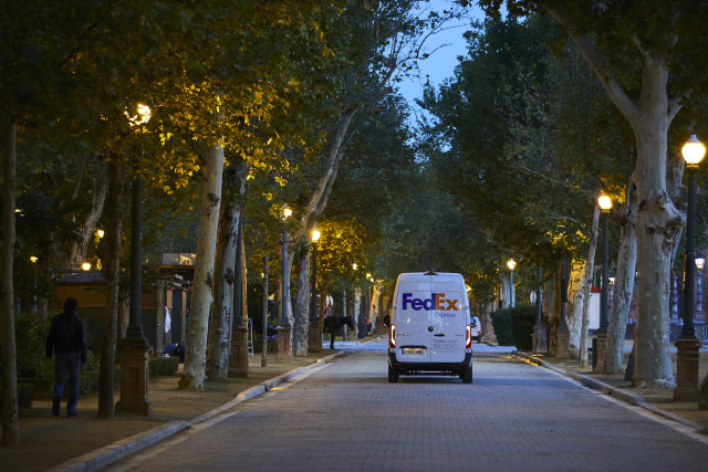 FedEx Commits to Carbon-Neutral Operations by 2040