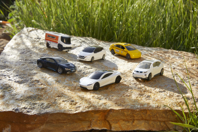 Mattel Unveils First-of-its-Kind, CarbonNeutral® Matchbox® Tesla Roadster Die-cast Vehicle Made from...
