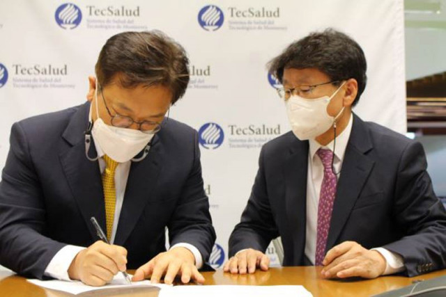 노보셀바이오와 멕시코 TecSalud 재단의 공동 임상 및 협력 계약 체결식