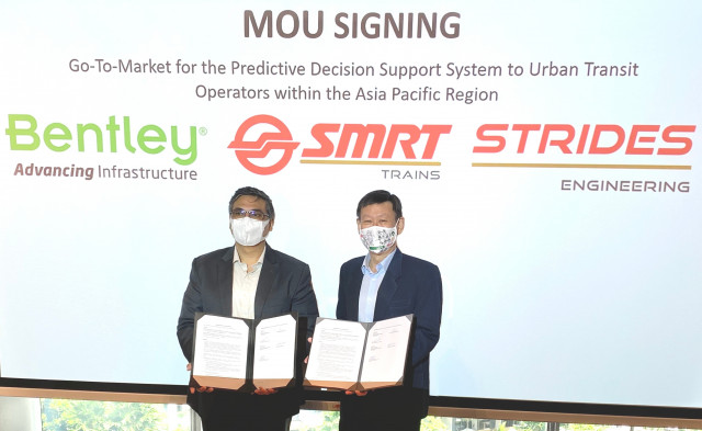 MOU 서명식에 참석한 벤틀리시스템즈의 남아시아 지부 부사장 Kaushik Chakrabort와 Strides Engineering의 대표 Gan Boon Jin