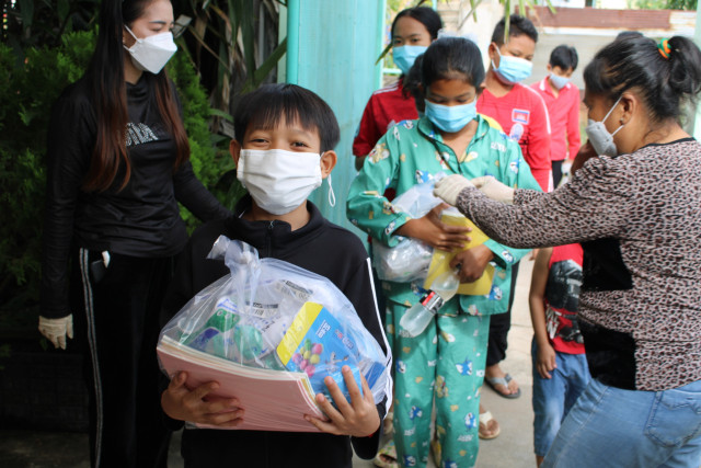 캄보디아에 전달된 희망의 마스크
