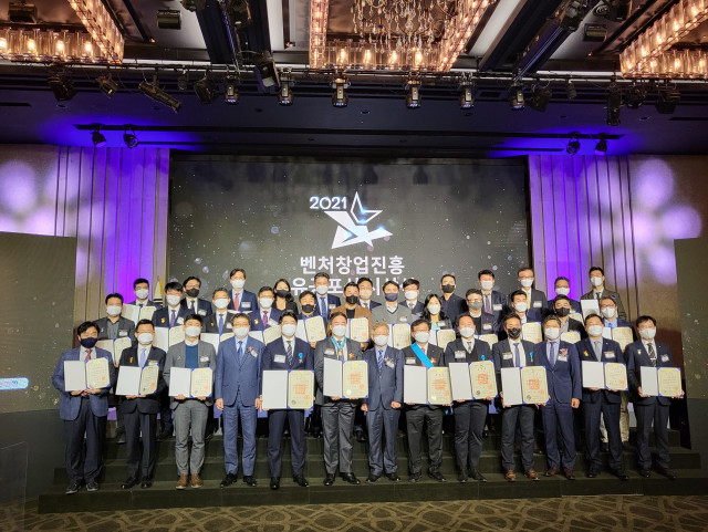 인천창조경제혁신센터가 ‘2021년 벤처창업진흥 유공 포상 시상식’에서 국무총리 표창을 수상했다
