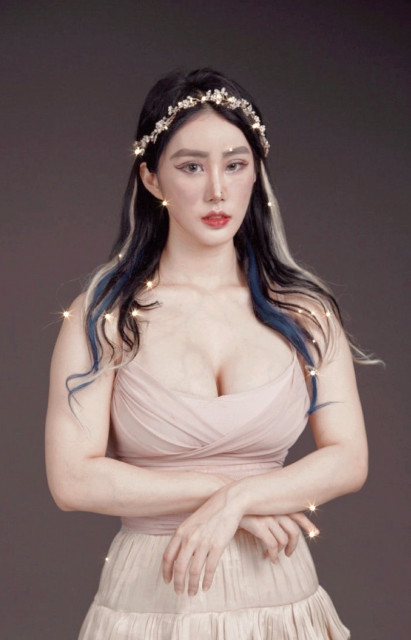한국을 대표하는 뷰티 모델의 모습을 잘 보여준 진주비의 프로필