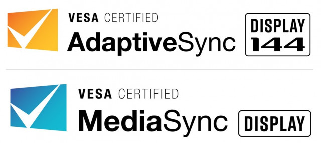 위에서부터 아래로 VESA 인증 어댑티브싱크 디스플레이 로고(VESA Certified AdaptiveSync Display logo)와 VESA 인증 미디어싱크 디스플레이 로고(VESA Certified MediaSync Display logo)