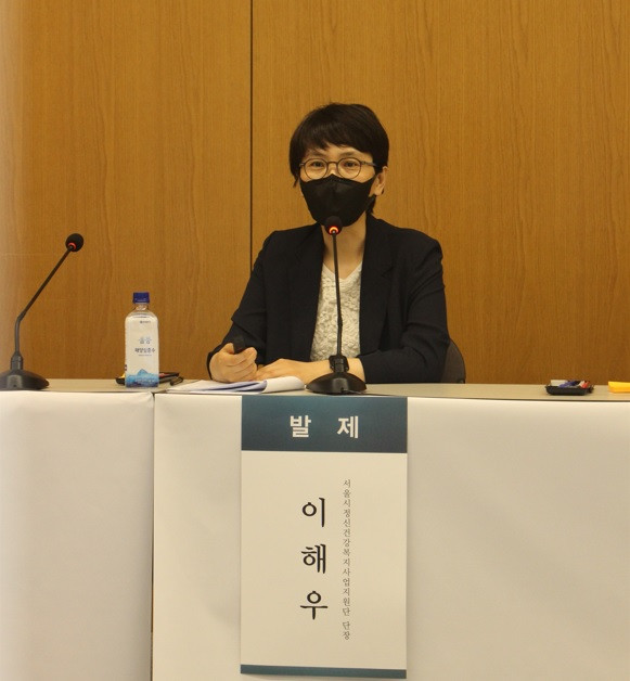 서울시정신건강복지사업지원단 이해우 단장이 정신질환 보도 가이드라인 1.0을 발표하고 있다