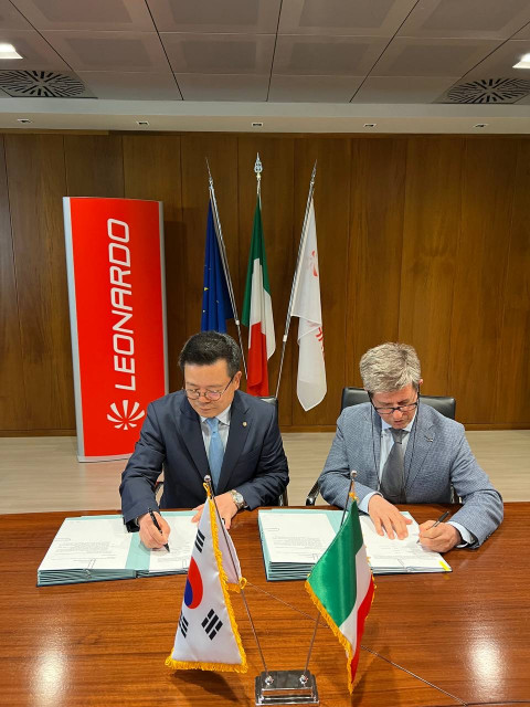 한화시스템이 이탈리아 방산기업 레오나르도와 업무협약을 체결했다