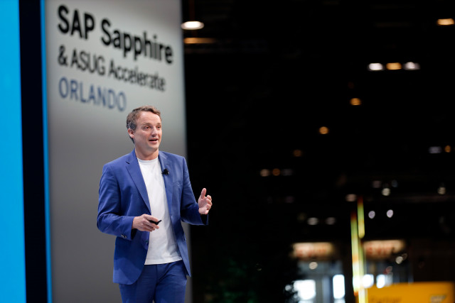 크리스찬 클라인(Christian Klein) SAP CEO가 SAP 사파이어에서 기조연설을 하고 있다