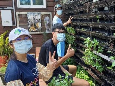 베스트 비디오 상 2위를 차지한 대만 후웨이고등학교의 ‘후웨이 수직 유기농 정원 2.0’는 지렁이를 활용한 수직 유기농 정원 2.0을 통해 학교 캠퍼스 내에 제로 웨이스트 생태계 시스템을 구축하고, 학생들을 위한 이론 전문코스를 개발하는 프로젝트다