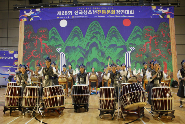 2019년 전국청소년전통문화경연대회 참가팀이 경연하고 있다