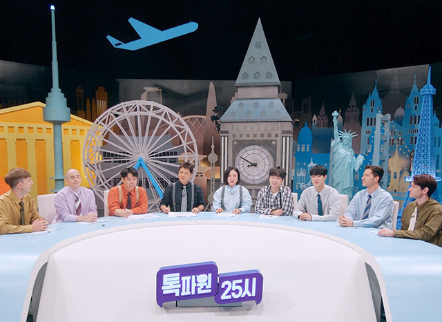 JTBC ‘톡파원 25시’ 출연진 전원이 위아자 나눔장터에 애장품을 기증했다(사진 제공=JTBC)