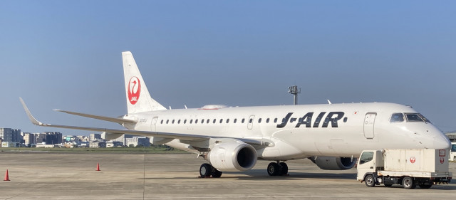 일본항공은 J-에어의 E190 항공기에 처음으로 인텔샛의 2Ku 시스템을 설치했으며 2024년 가을까지 13대의 항공기를 추가할 예정이다