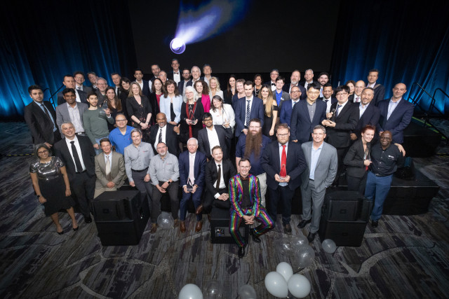2023 SPIE Prism Awards: 행사 저녁 수상자와 발표자가 그들의 성공과 15년 간의 포토닉스 혁신을 축하하고 있다(사진: 비즈니스 와이어)
