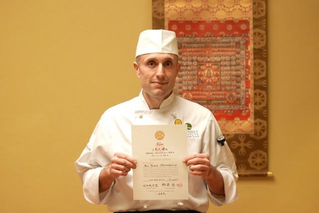 Two Foreign Chefs Attained Gold Certification at Yanagihara Cooking School of Traditional Japanese Cuisine under the “Certification of Cooking Skills for Japanese Cuisine in Foreign Countries” Program