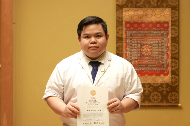 Two Foreign Chefs Attained Gold Certification at Yanagihara Cooking School of Traditional Japanese Cuisine under the “Certification of Cooking Skills for Japanese Cuisine in Foreign Countries” Program