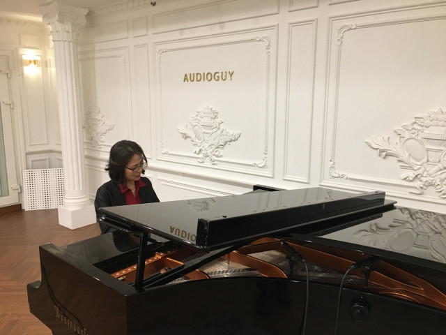 피아니스트 신은경의 스토리텔링 피아노 콘서트 공연 모습