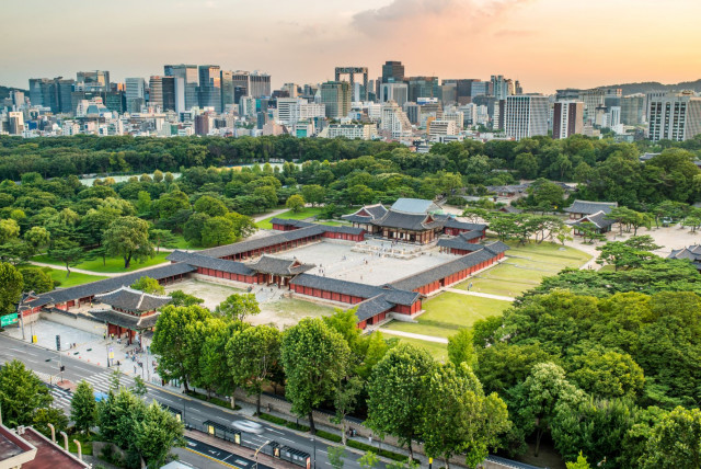 서울그린트러스트가 대한민국의 자연유산이자 도시의 녹색자산인 궁궐의 숲을 보존하고 그 가치를 알리는 ‘궁궐숲 가꾸기 캠페인’을 시작한다