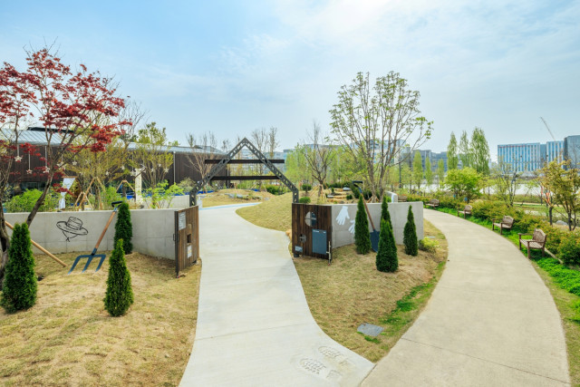 4월 21일 서울식물원 어린이정원학교 앞마당에 개장하는 KAC 열린 놀이공간 ‘거인의 정원’의 전경