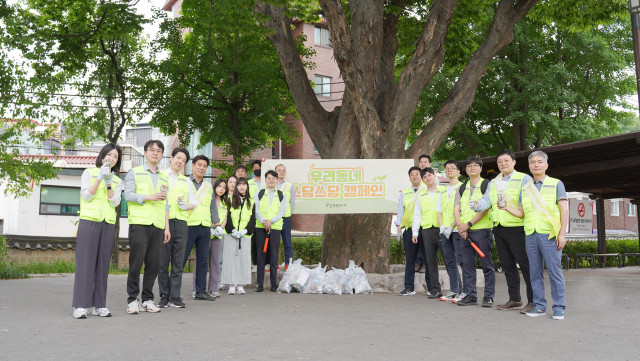 혜화초, 성균관대의 깨끗한 길거리 조성을 위해 캠페인에 참여한 삼정펄프 임직원