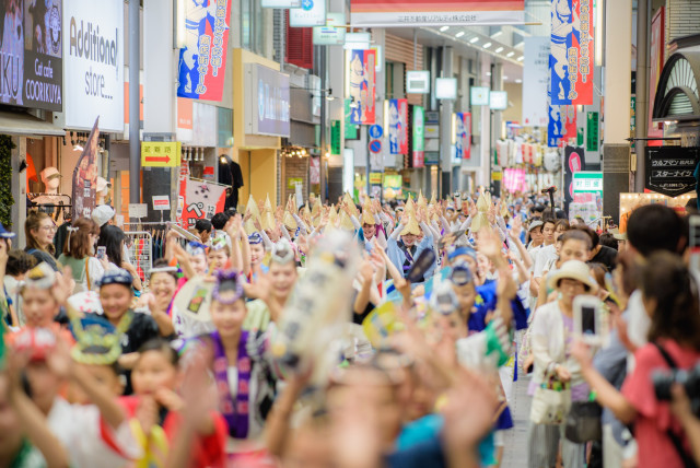 100만명 관객이 찾는 도쿄 여름의 대표적 거리 축제 가운데 하나로 성장한 ‘도쿄 코엔지 아와오도리 축제’