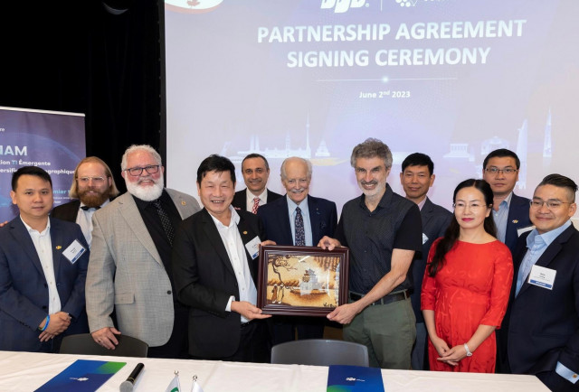 2023년 6월 2일 몬트리올에서 개최된 캐나다-베트남 AI 서밋에서 열린 FPT-마일라 파트너십 계약 갱신식(사진: 비즈니스 와이어)
