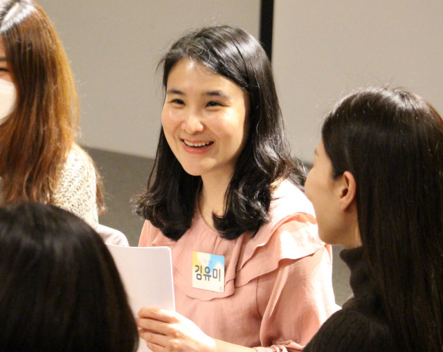 월드투게더 세계시민학교 김유미 팀장이 교사 연수에서 세계시민교육의 의미와 중요성을 설명하고 있다