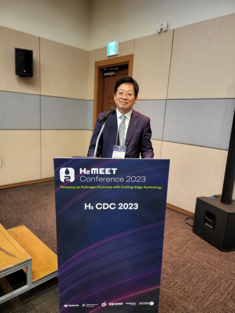 김광수 서울미디어대학원대학교 총장이 경기도 일산 킨텍스 제1전시장에서 개최된 수소산업전시회 ‘H2 MEET 2023’의 콘퍼런스 ‘H2 CDC 2023’에서 축사를 하고 있다