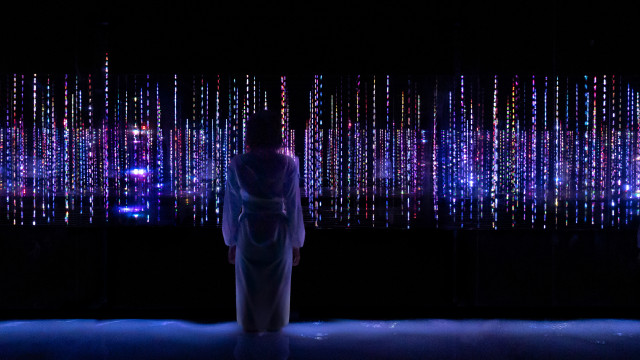 As visitors touch the countless crystals of light floating in the air, the work transforms interacti...