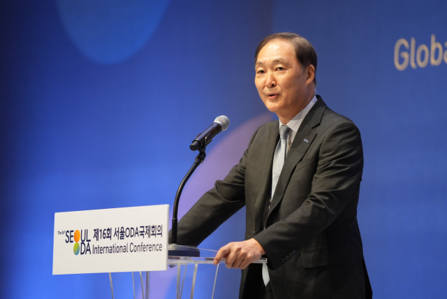 ‘제16회 서울 ODA 국제회의’에서 장원삼 코이카 이사장이 개회사를 하고 있다