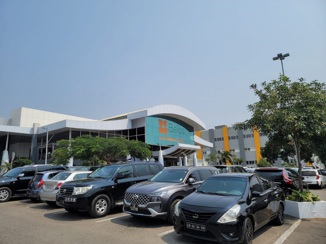 현대자동차가 주차돼 있는 앙골라 대형 쇼핑몰 ‘Belas’의 모습. 자동차 수요의 단면이 엿보인다